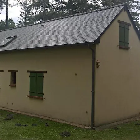 Semesterbostad Meuble Avec Etang En Lisiere De Foret. Saint-Mars-dʼOutillé