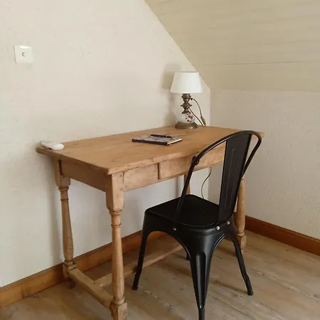 Meuble Avec Etang En Lisiere De Foret. Saint-Mars-dʼOutillé