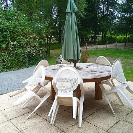 Meuble Avec Etang En Lisiere De Foret. Saint-Mars-dʼOutillé