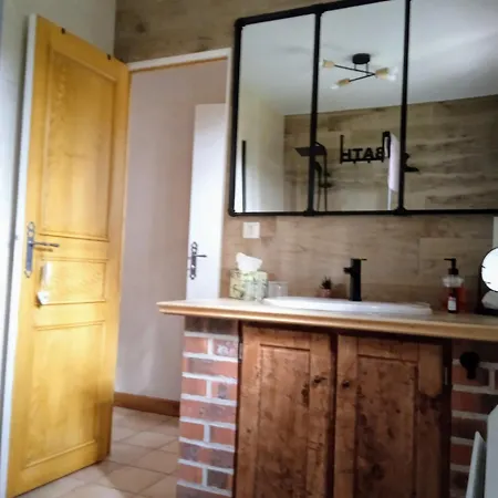 Semesterbostad Meuble Avec Etang En Lisiere De Foret. *