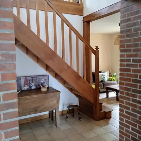 Meublé Avec étang En Lisière De Forêt.