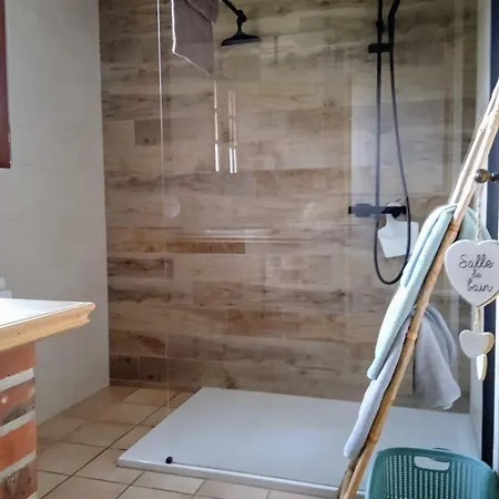 Nyaraló Meuble Avec Etang En Lisiere De Foret. Saint-Mars-dʼOutillé