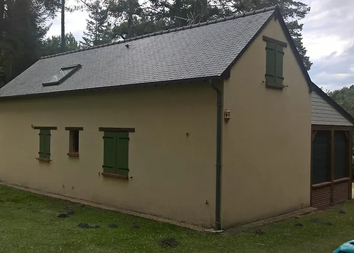 Holiday home Meuble Avec Etang En Lisiere De Foret. Saint-Mars-d'Outille