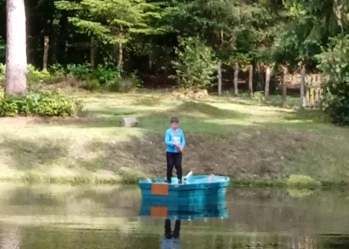 펜션 Meuble Avec Etang En Lisiere De Foret. *