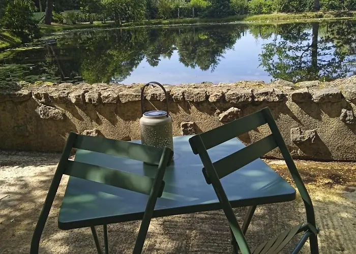 Meuble Avec Etang En Lisiere De Foret. 펜션 *