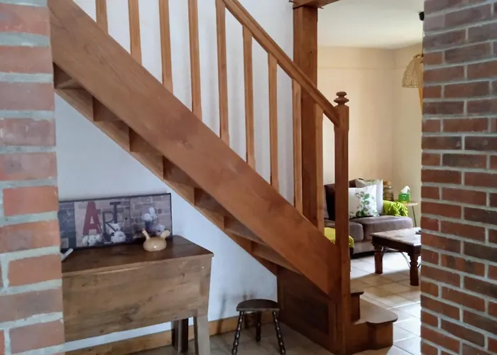 Meuble Avec Etang En Lisiere De Foret.